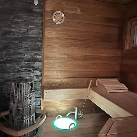 Cozy House Close To Santavillage Apartment