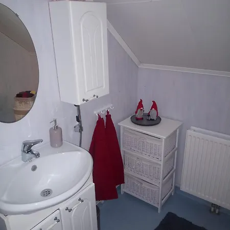 Cozy House Close To Santavillage Apartment